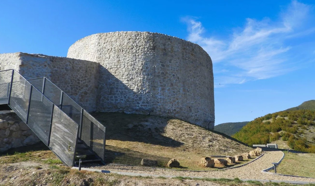 Laszlovar Fortress, Lászlóvára, Romania, Romania